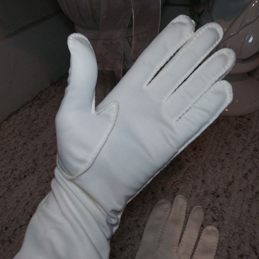 Vintage 1950's Shalimar Handmade Ivory Embroidered Opera Gloves - Picture 4 of 13